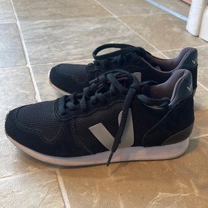 Veja sneakers!
